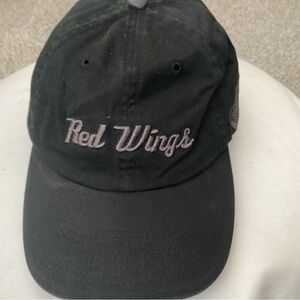 Red Wings hat black pre-owned.
